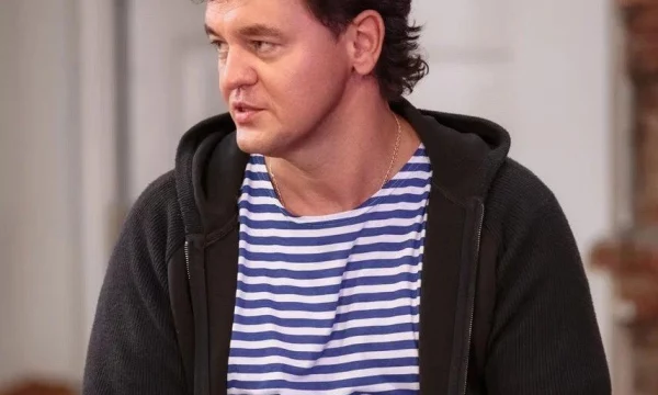 Егор Семёнов делится любовью к русской культуре через музыку и творчество Егор Семёнов делится любовью к русской культуре через музыку и творчество