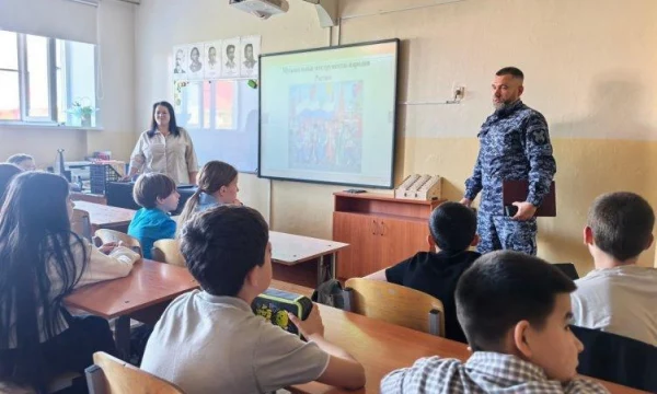 В Югре росгвардейцы проводят цикл патриотических мероприятий, посвящённых Дню языков
